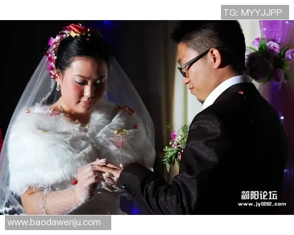 女星热爱足球明星的魅力瞬间揭秘视频背后的故事与情感交流 女星热爱足球明星的魅力瞬间揭秘视频背后的故事与情感交流