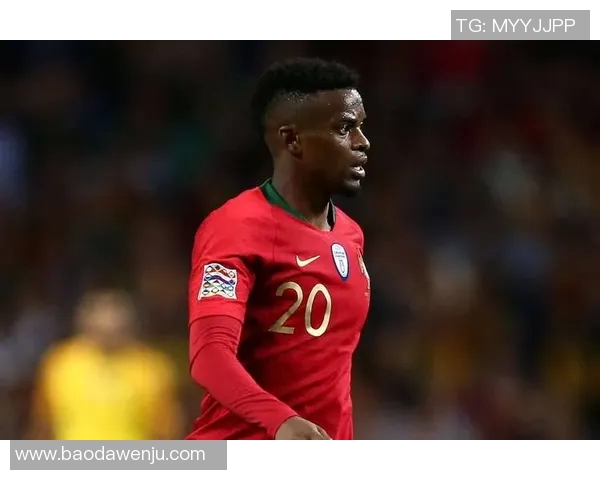 足球场上的璀璨星光那些踢足球的明星们精彩瞬间的视觉盛宴 足球场上的璀璨星光那些踢足球的明星们精彩瞬间的视觉盛宴