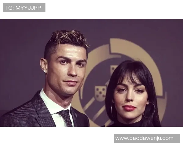 足球明星与19岁女友的甜蜜爱情故事揭示了年轻恋情的真实面貌与挑战